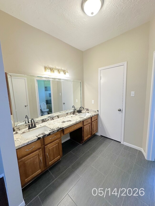 Building Photo - 21314 Highland Knolls Dr