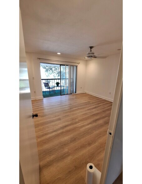 Super spacious Master Bedroom - 4148 Player Cir