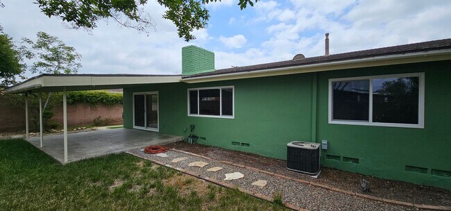Building Photo - DEL CERRO / SAN DIEGO - Newly Remodeled Ch...