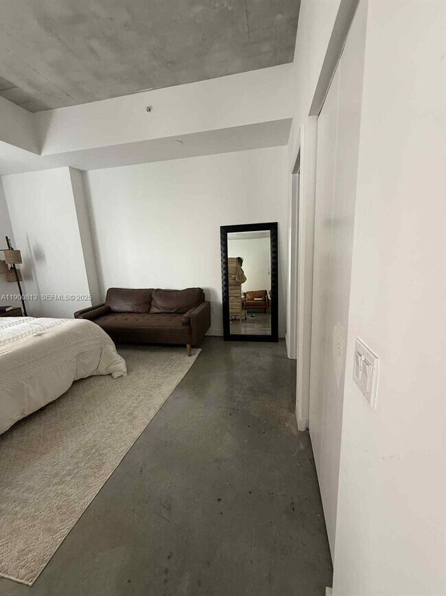 Building Photo - 151 SE 1st St