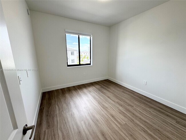 Building Photo - 34526 SW 191st Ave