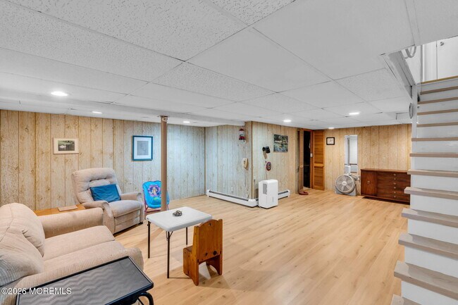 Building Photo - 720 Crescent Pl
