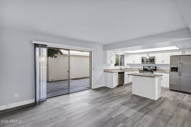 Building Photo - 14 E Hermosa Dr