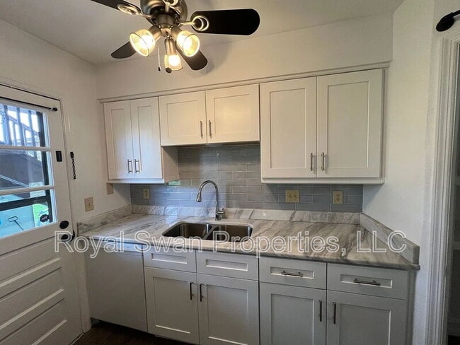 Building Photo - 1920 E Edgewood Dr