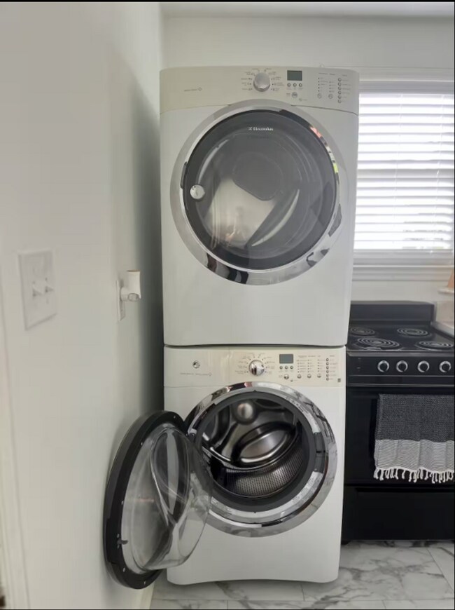 Building Photo - Elegant Downtown Augusta Cottage – FULLY FURNISHED | ALL UTILITIES INCLUDED