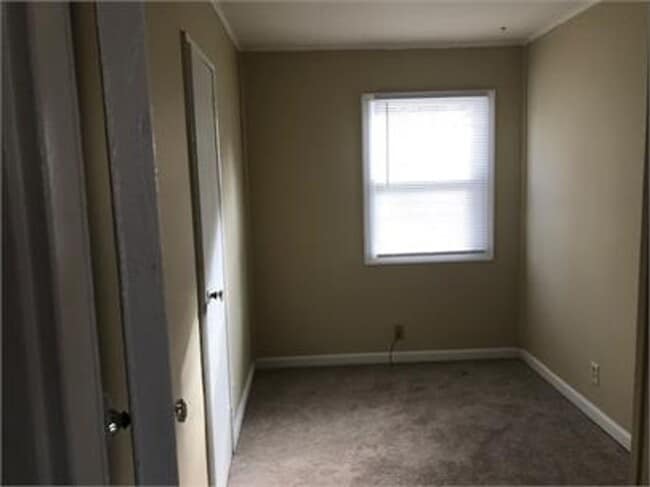 Building Photo - 1403 Laurel Dr