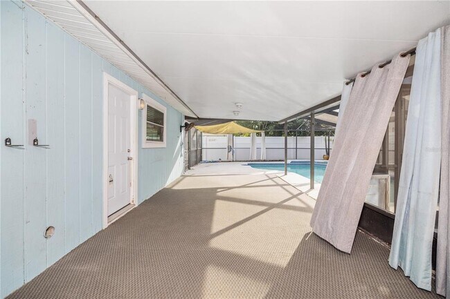 Building Photo - 6001 S Himes Ave