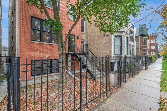 Building Photo - 1044 N California Ave