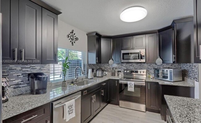 Building Photo - 876 Gardenia Dr