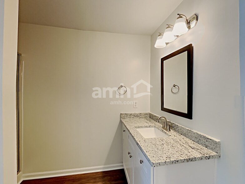 Building Photo - 2675 Sedgeview Way NE