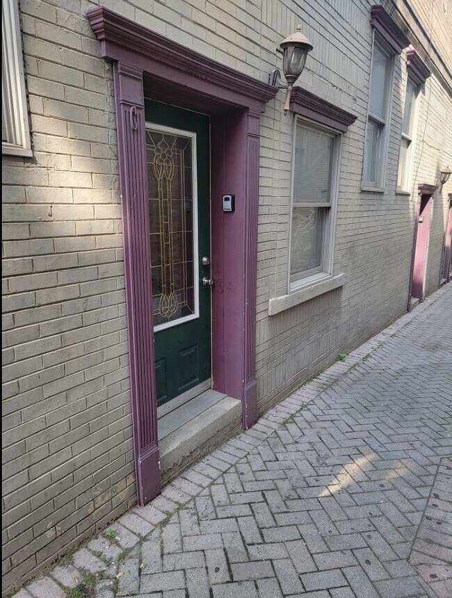 Primary Photo - 214 Wall St