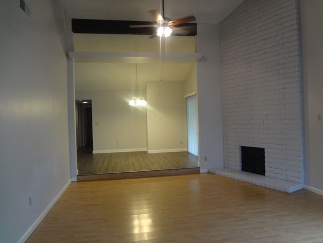 Building Photo - trov68