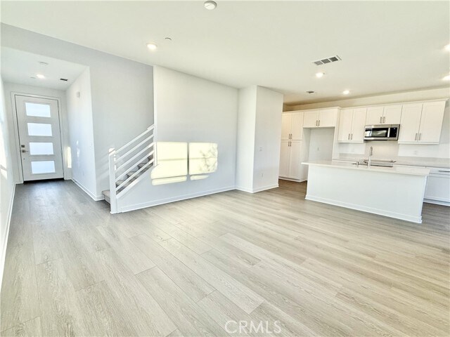 Building Photo - 2625 E Forest Paseo