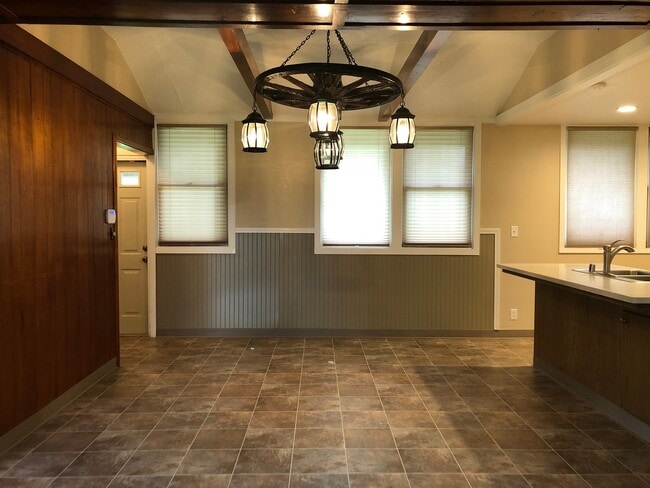 Building Photo - 1980 Sultana Dr