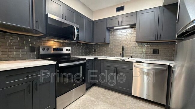 Building Photo - 1821 Ridgehaven Ct