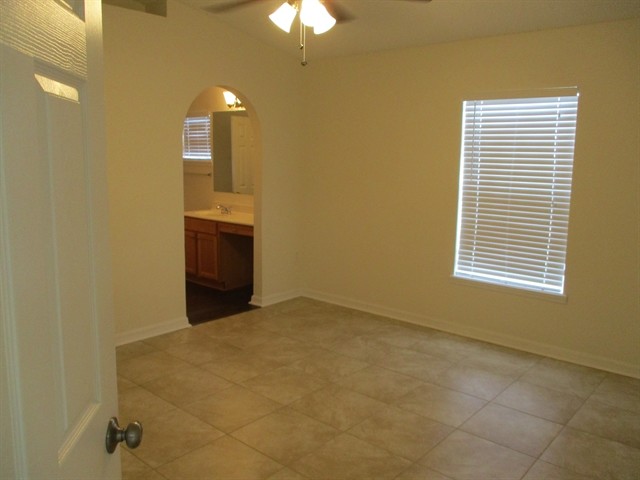 Building Photo - 2201 Pierce Arrow Dr