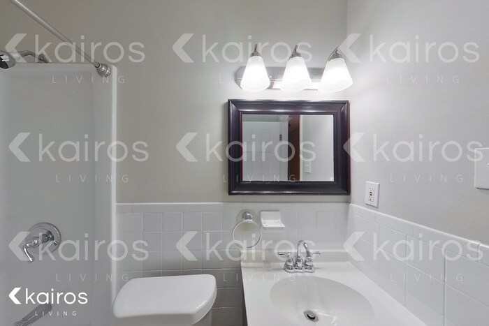 Building Photo - 2543 Pontchartrain Dr