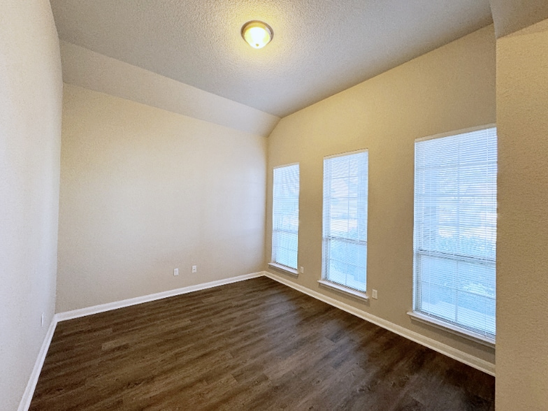 Building Photo - 2725 Keathley Dr