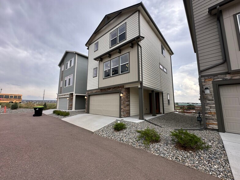 Building Photo - 7435 Gorgeted Quail Grv