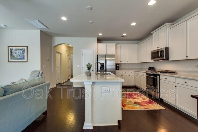 Building Photo - 1605 Valley Oak Rd