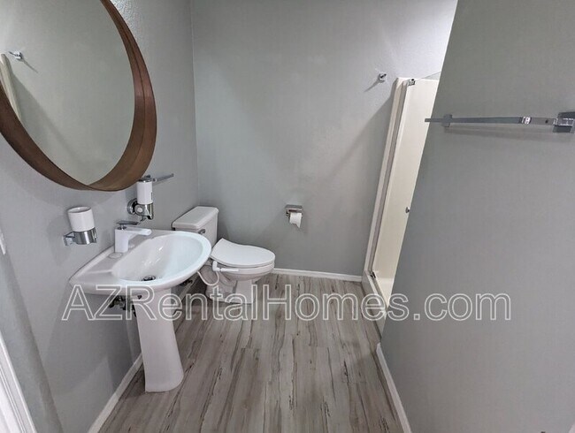 Building Photo - 10247 N 12th Pl