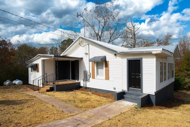 Building Photo - 4/2 House For Rent in Montevallo!