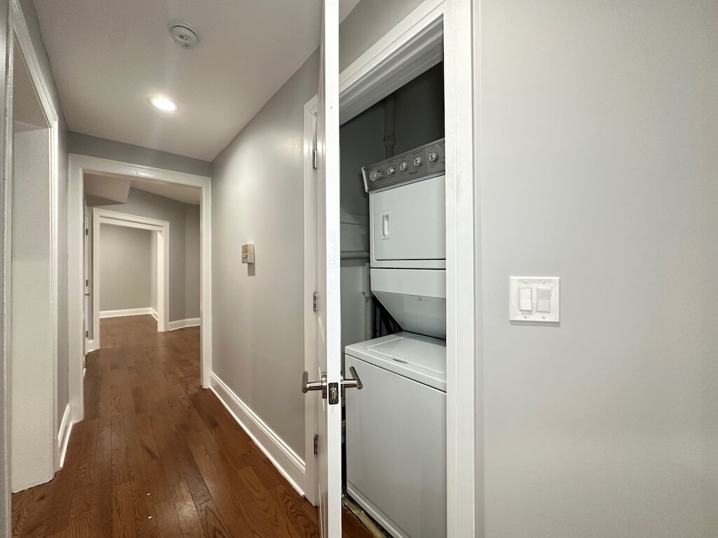 Building Photo - 1149 W Lunt Ave