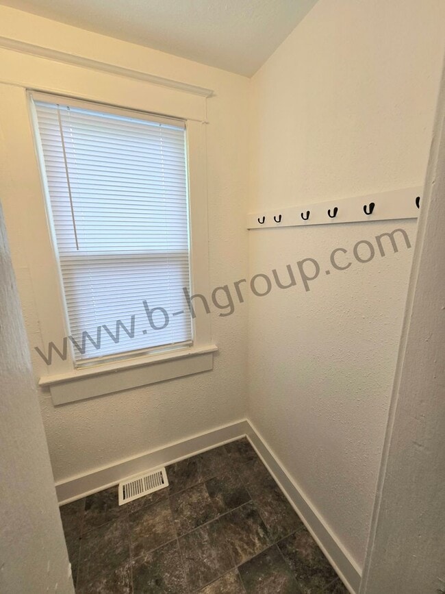 Building Photo - 2629 Roosevelt Rd