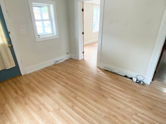 Building Photo - 2 BR Ranch Style Home with 1-Car Detached Garage