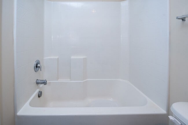 Building Photo - 3 bedroom 2.5  bath