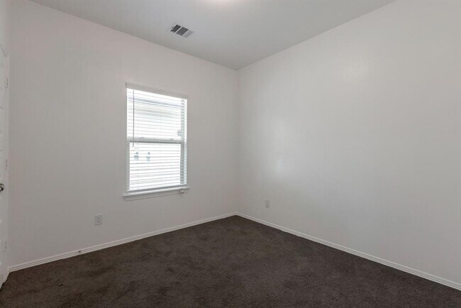 Building Photo - 16742 Rover Ln