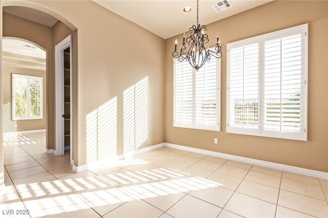 Building Photo - 9805 Queen Charlotte Dr