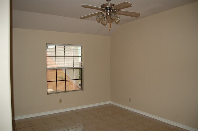 Building Photo - 505 Shiloh Dr