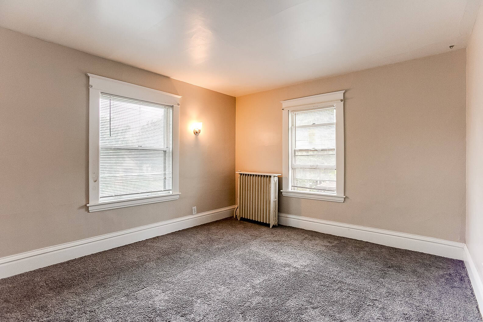 Building Photo - 1651 Minnehaha Ave W