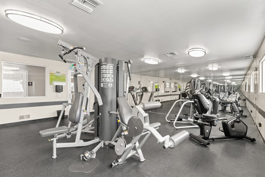 Lots of Fitness Equipment - Belleza