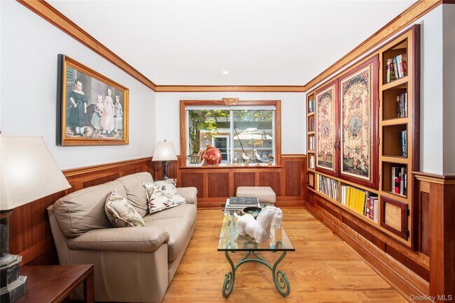 Building Photo - 6 White Ln