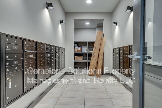 Building Photo - 1125 10th Ave N
