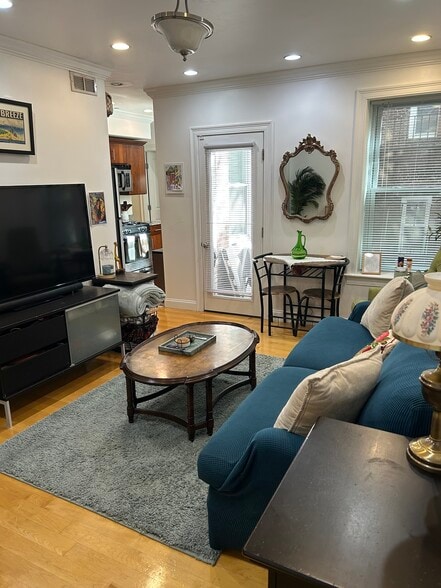 Primary Photo - 10 Sheafe St