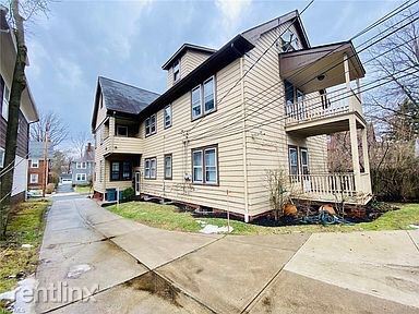 Building Photo - 2 br, 1 bath Triplex - 2621 Idlewood Road 3