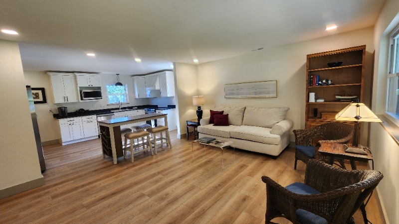 Building Photo - 1704 S Forest Dr