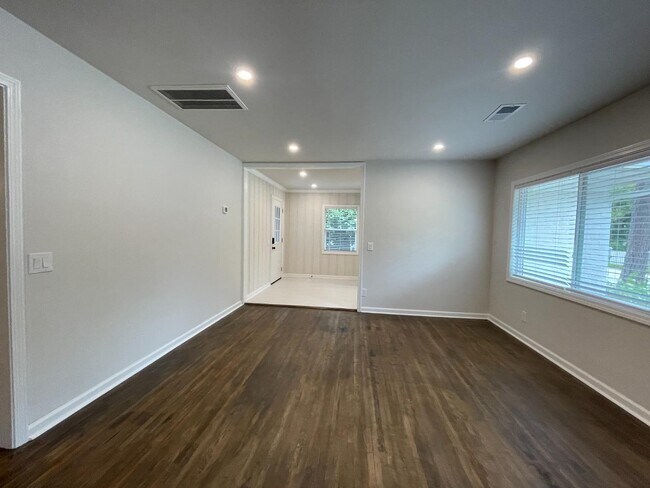 Building Photo - 205 W Drake Ave