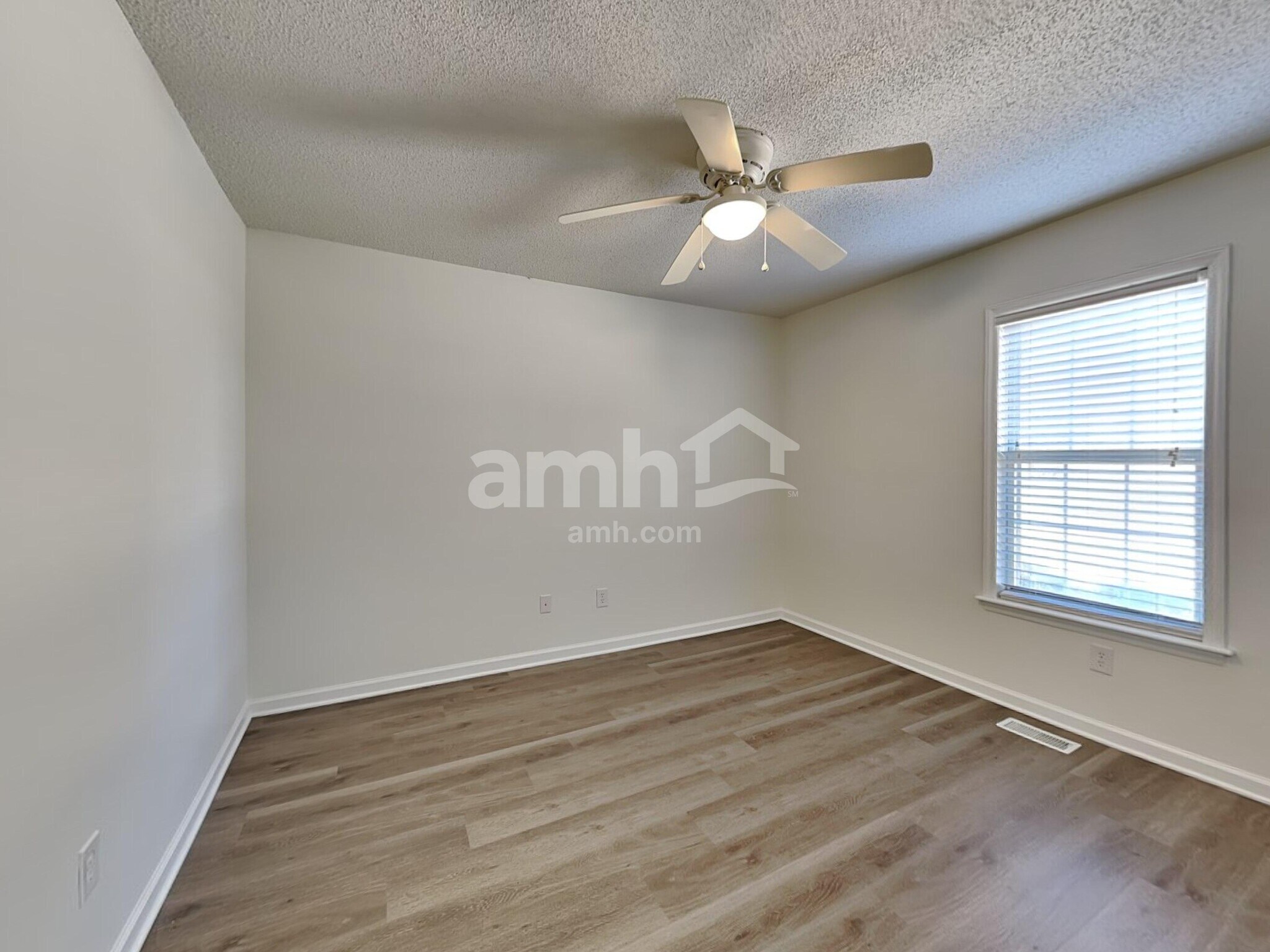 Building Photo - 135 Kentucky Derby Dr
