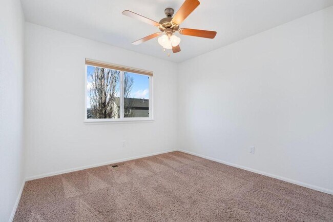 Building Photo - 326 Moss Rock Way