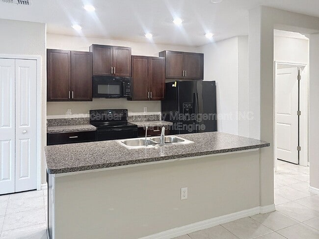 Building Photo - 7012 Samuel Ivy Dr