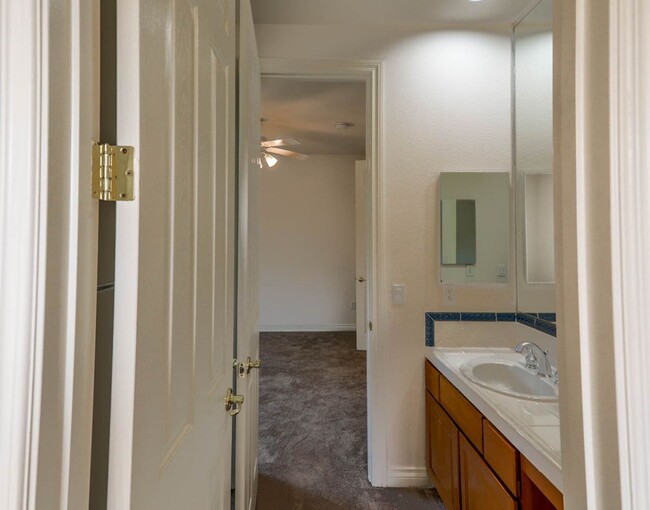 Building Photo - Stunning 6 Bedroom Home With Casita Pool H...