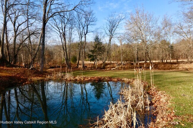 Building Photo - 324 Fish Creek Rd