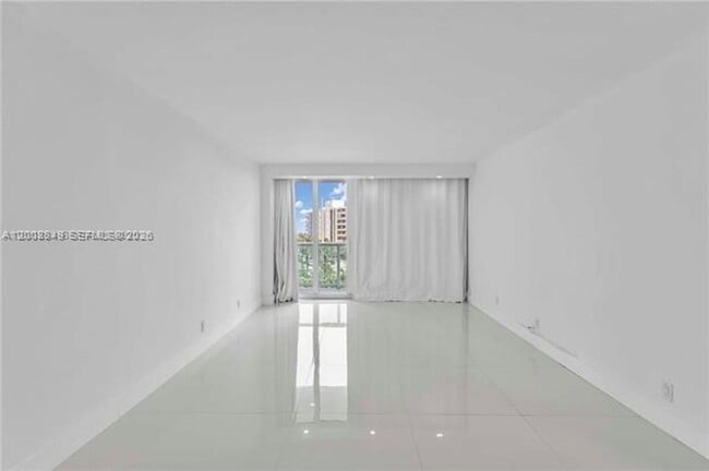 Building Photo - 100 Bayview Dr