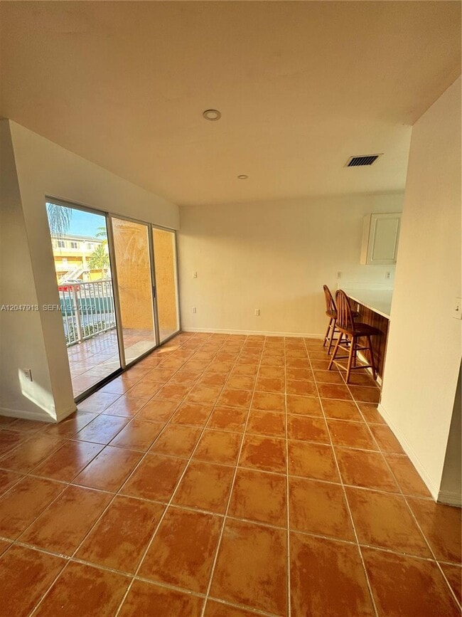 Building Photo - 6245 SW Kendale Lakes Cir