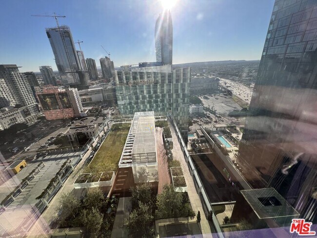 Building Photo - 877 Francisco St