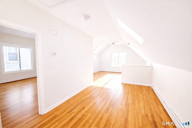 Building Photo - 410 Davidson St